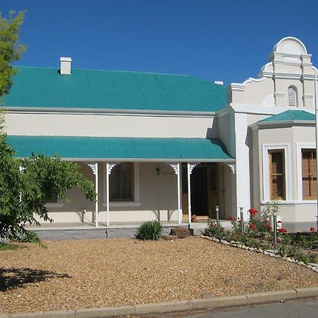 Готель Ladismith Manor Екстер'єр фото