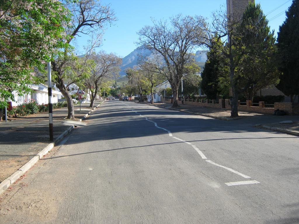 Готель Ladismith Manor Екстер'єр фото