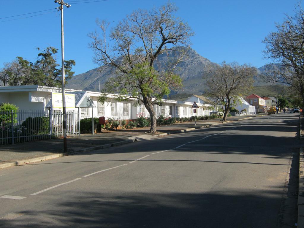Готель Ladismith Manor Екстер'єр фото