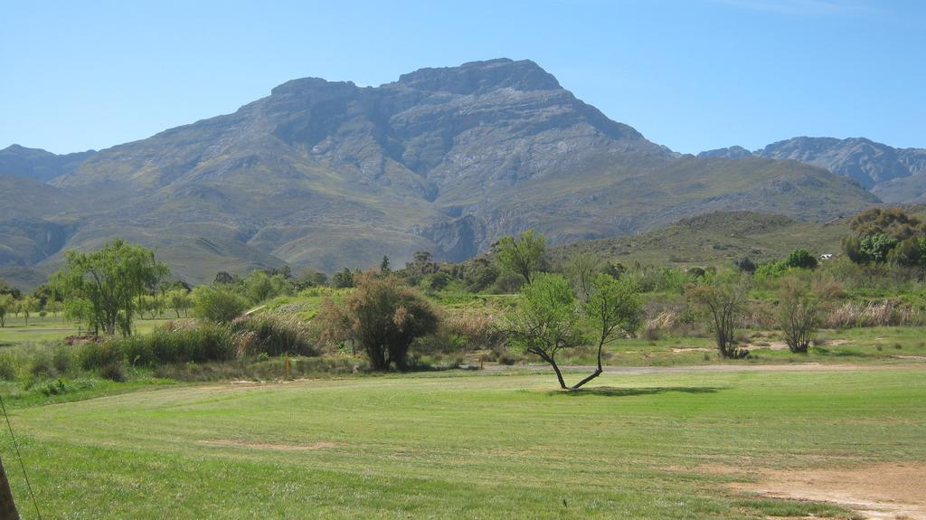 Готель Ladismith Manor Екстер'єр фото